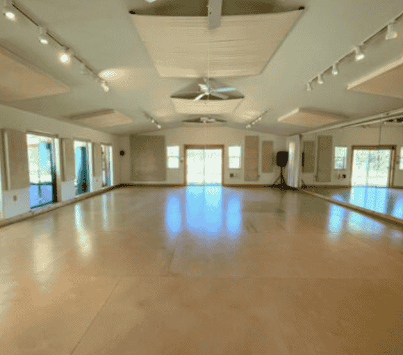 Between Desert and Mountains: My Honest Review of Two Yoga Retreat Experiences